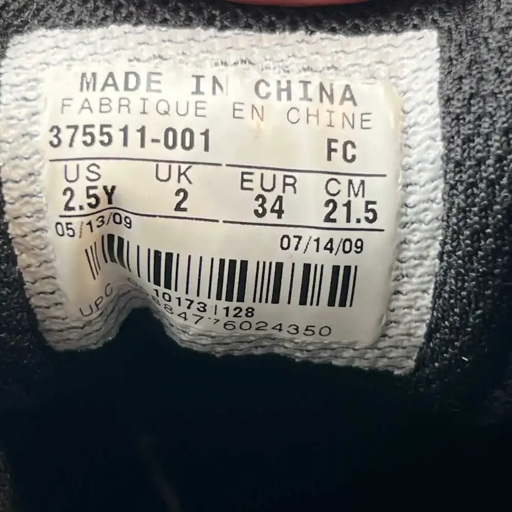 Nike Black Athletic Sneakers for Boys | Size 2.5B - Great for All Seasons